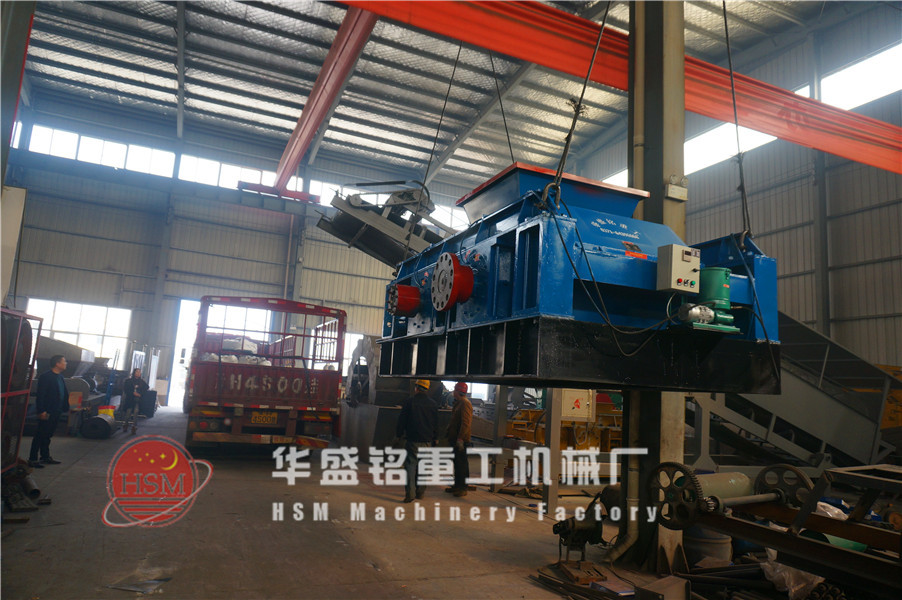 2PGC1080石油焦破碎机发往湖北襄阳