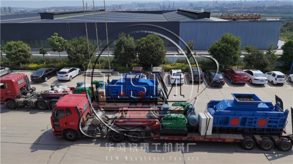 两台1810型液压对辊破碎机一起发往河北秦皇岛